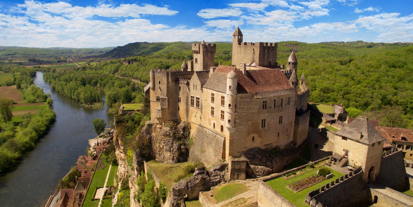 chateaux en dordogne