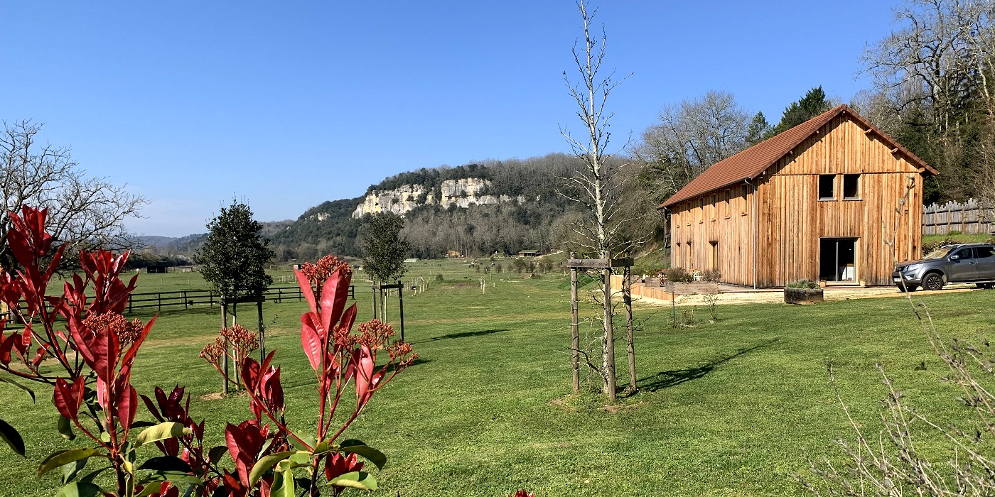 Un domaine atypique, un hébergement de standing  Gîte 4 étoiles en Dordogne, au coeur de la Vallée des Chevaux ®.